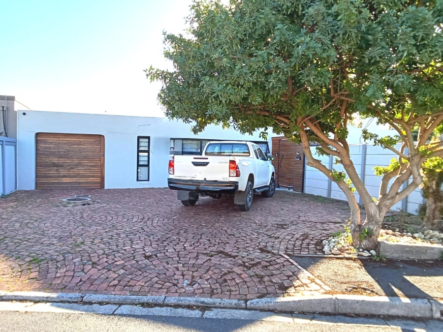 4 Bedroom Property for Sale in Bothasig Western Cape